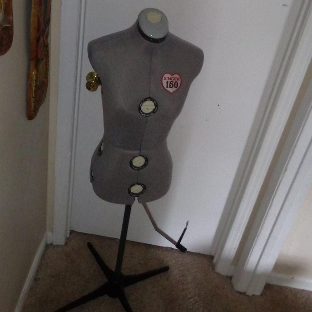 Singer Medium/Large Adjustable Dress Form 